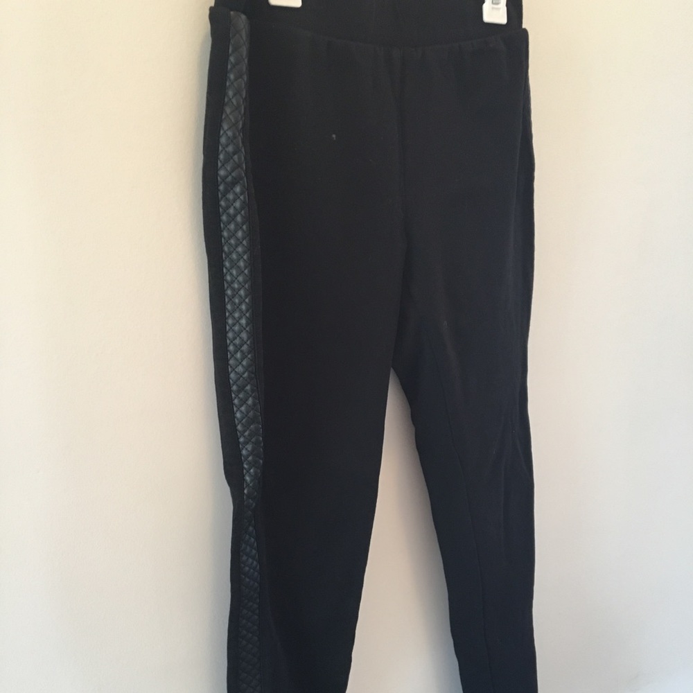 Thick leggings with leather side detailing